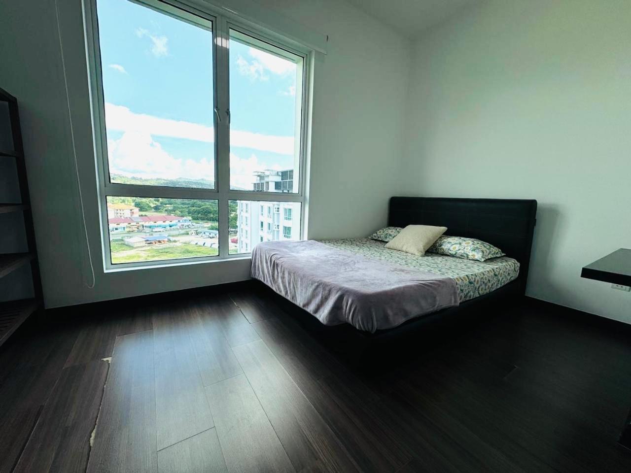 Sandakan Spacious And Comfortable Pool View Condo Exterior photo