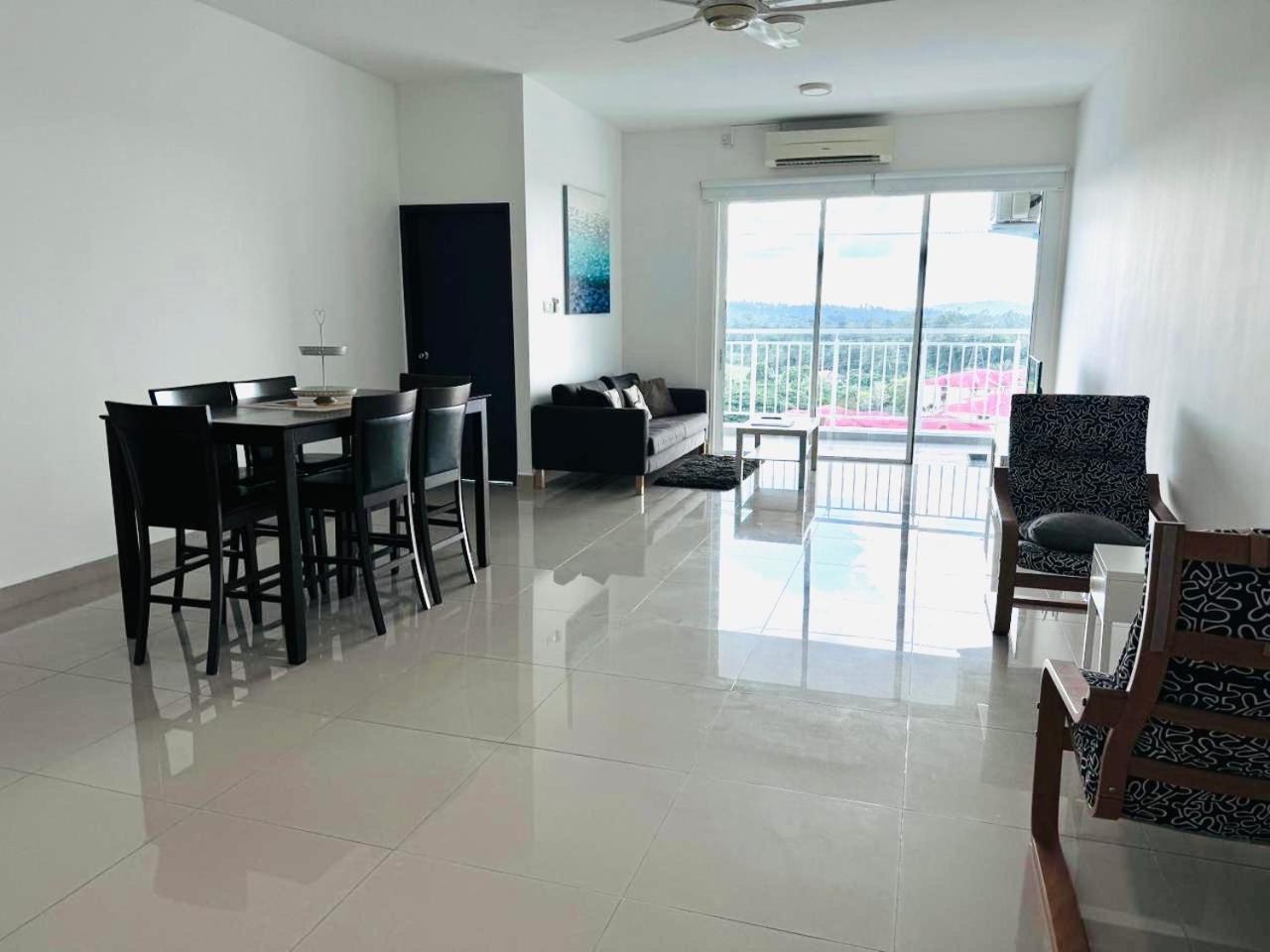 Sandakan Spacious And Comfortable Pool View Condo Exterior photo