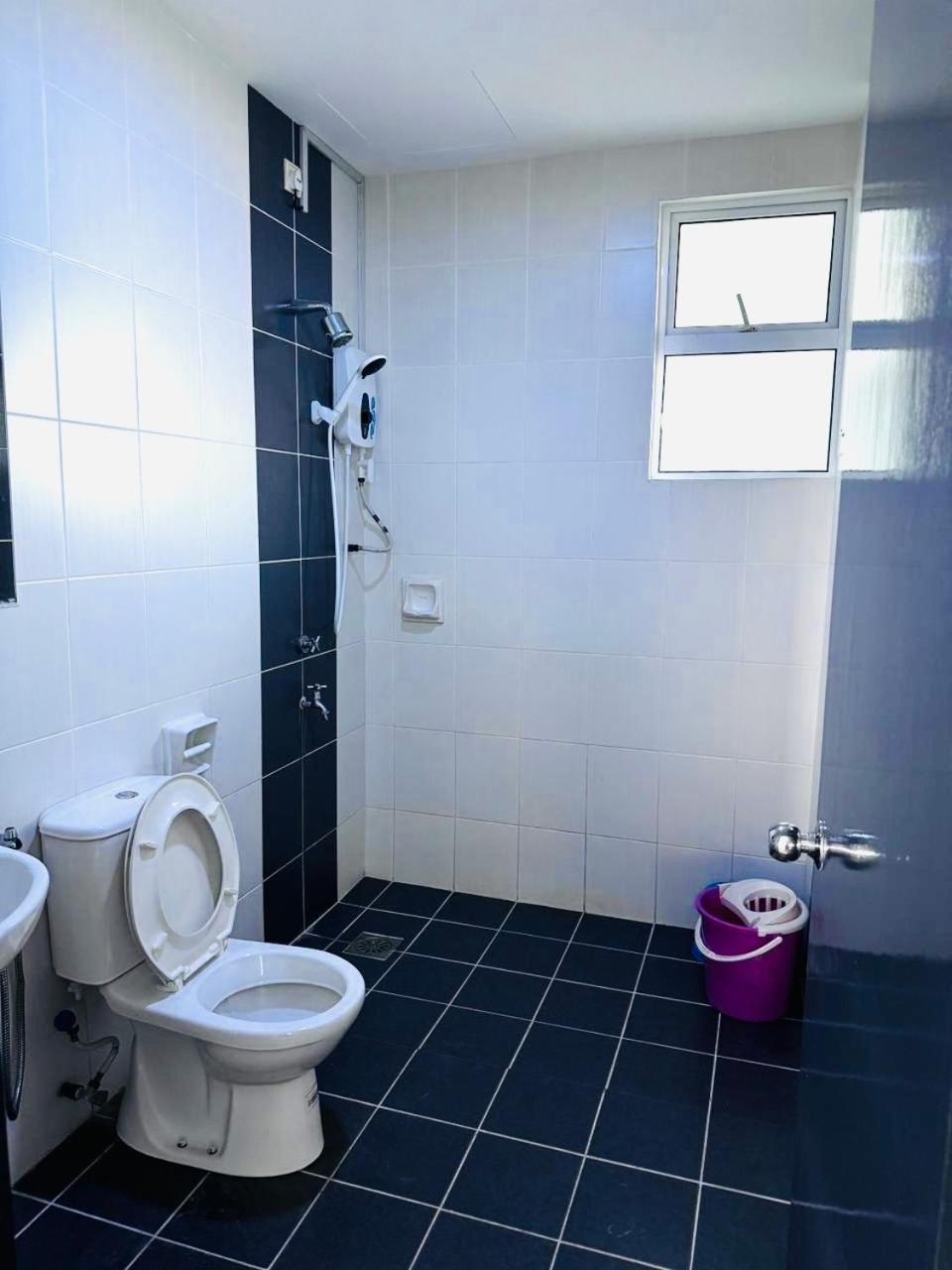 Sandakan Spacious And Comfortable Pool View Condo Exterior photo