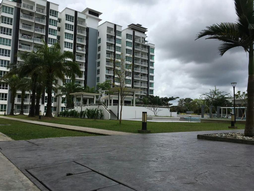Sandakan Spacious And Comfortable Pool View Condo Exterior photo
